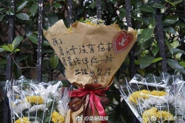 无奈！曼联盯上免签中锋，延长两人归队时间，无缘欧冠弊端初显